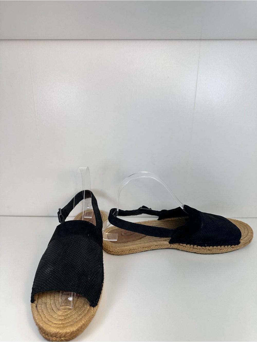 UGG Australia Isadora Black Snake Print Sandals Women’s Size 8.5 1016864